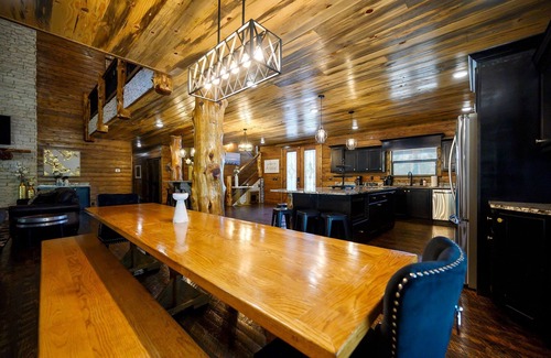 Broken Bow Cabina | Pool* Sleeps 20* HGTV Quality* Game Room* Secluded