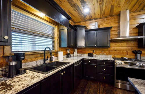 Broken Bow Cabina | Pool* Sleeps 20* HGTV Quality* Game Room* Secluded