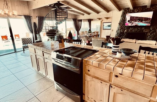 Lakeport Casa | Pool/Spa Lakefront, Lakeport, Clearlake, King Ste W/dock for fishing or boating.