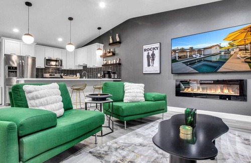 Coachella Casa | Pool,Spa,Pickleball,Gameroom,Firepit,Full Kitchen.Sleeps 18