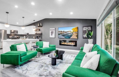Coachella Casa | Pool,Spa,Pickleball,Gameroom,Firepit,Full Kitchen.Sleeps 18
