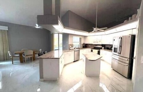 Pelican Casa | Pool & Spa with Waterfront Views, Kayaks, Fishing!