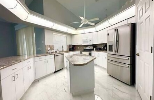 Pelican Casa | Pool & Spa with Waterfront Views, Kayaks, Fishing!