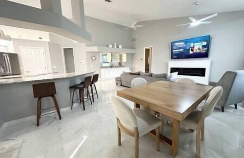 Pelican Casa | Pool & Spa with Waterfront Views, Kayaks, Fishing!