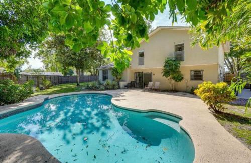 Bearss Plaza Casa | Pool Spacious central home 7Mile to Beach
