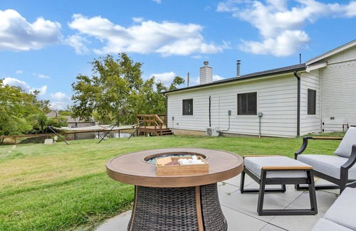 Oakhurst Casa | Pool Table, Fireplace, Patio, Office