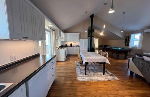 Fredericton Apartamento | Pool Table, Foosball & Darts!