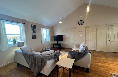 Fredericton Apartamento | Pool Table, Foosball & Darts!