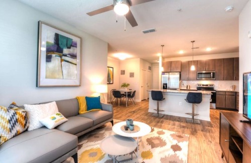 Deerwood Casa | Pool View 1/1 Apartment Near St.Johns Town Center & Mayo Clinic