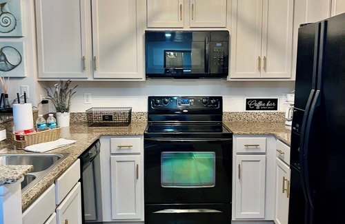 Indian Bayou Condominio | Pool view condo at Palms of Destin, 3rd fl, #1305