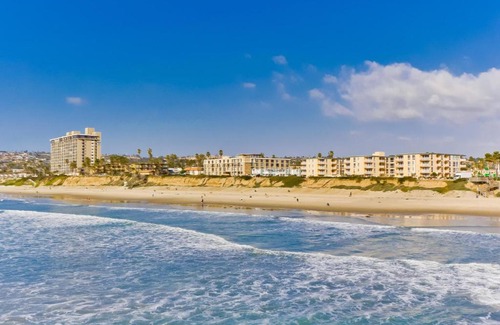 North Pacific Beach Casa | Pool View Condo