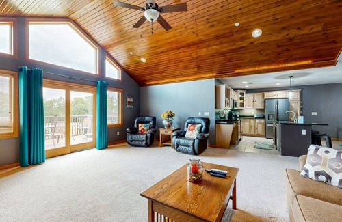 Arkdale Condominio | Pool View Condo, with Jetted Tub, Fireplace, Shared Pool & Resort Amenities