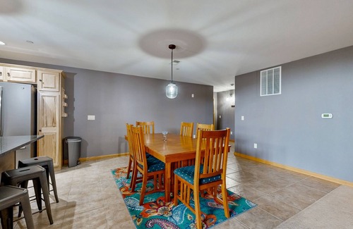 Arkdale Condominio | Pool View Condo, with Jetted Tub, Fireplace, Shared Pool & Resort Amenities