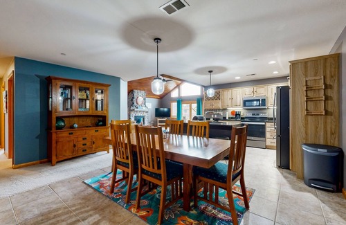 Arkdale Condominio | Pool View Condo, with Jetted Tub, Fireplace, Shared Pool & Resort Amenities