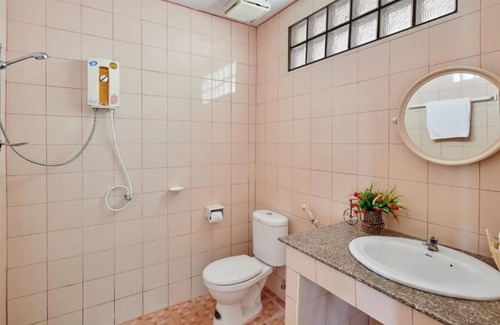 Maret Complejo | Habitación con vistas a la piscina y camas gemelas A