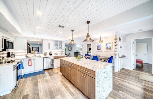 Lake Ridge Casa | Pool & Waterfront! 5 Bedrooms + Close To Beach!