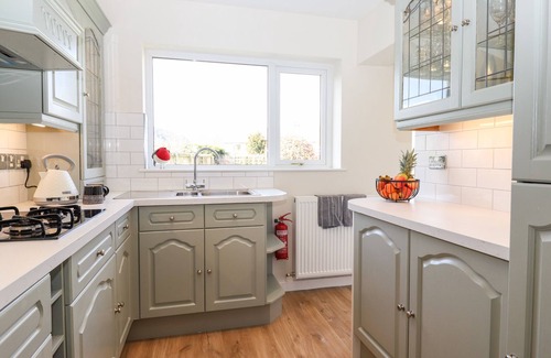 Portinscale Cabaña | POOLEY HOWE, pet friendly, with open fire in Keswick