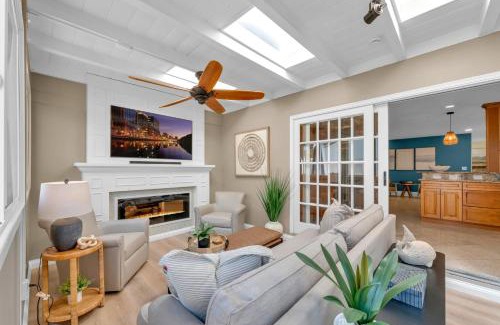 Allied Gardens Casa | Poolfire Pitking Bed Sunroom & Mountain Views!