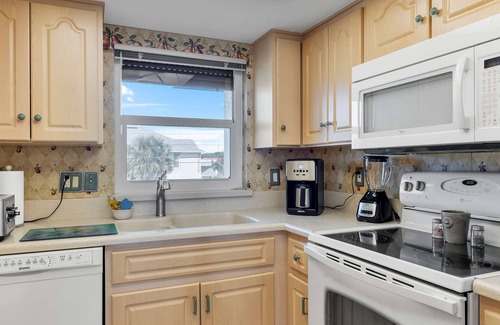 Avon By The Sea Condominio | Poolfront 2BR Condo with BBQ Steps To Beach & Pier!