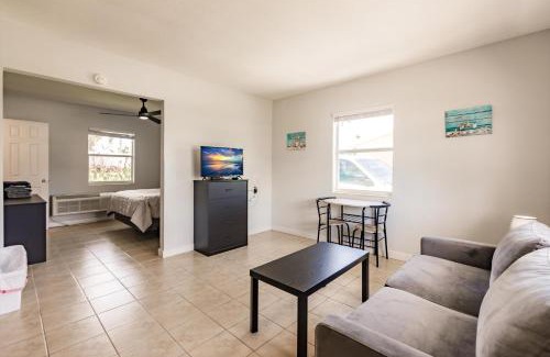Biggar Casa | Poolfront Cottage Near Beach with Full Kitchen!
