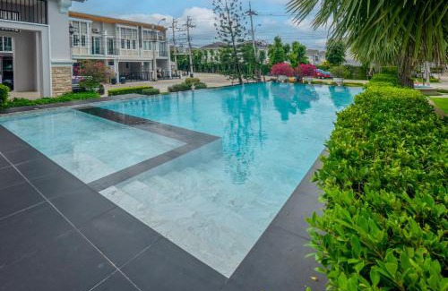 Sam Wa Tawan Ok Villa | Poolfront Family House 13 Guests Near Fashion Island