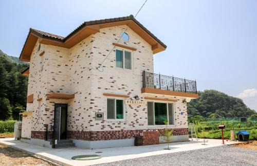 Gapyeong Casa | Poolip Family House