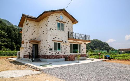 Gapyeong Casa | Poolip Family House