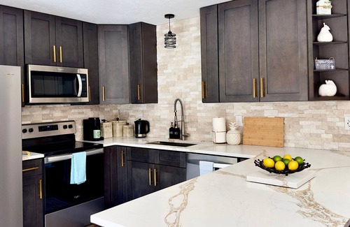 Thornhurst Otro | Pools & Beach Passes Included: Charming Arrowhead Lake Farmhouse with Hot Tub