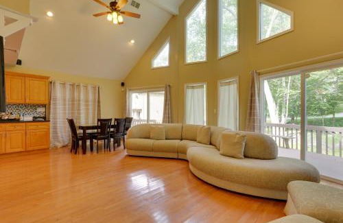 Bushkill Casa | Pools, Hot Tub and More Bushkill Mountain Getaway!