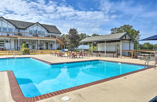 Bushkill Casa | Pools, Hot Tub and More Bushkill Mountain Getaway!