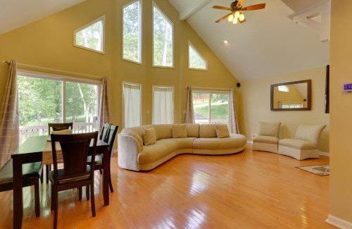 Bushkill Casa | Pools, Hot Tub and More Bushkill Mountain Getaway!