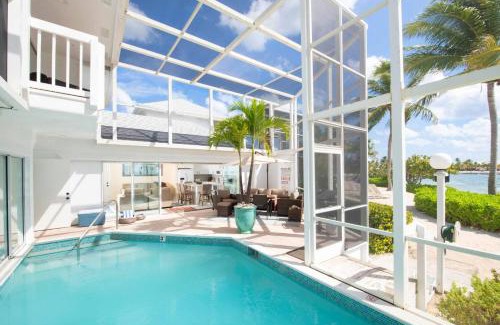 Rum Point Apartamento | Pools of the Kai 10