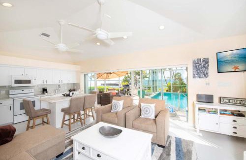 Rum Point Apartamento | Pools of the Kai 10