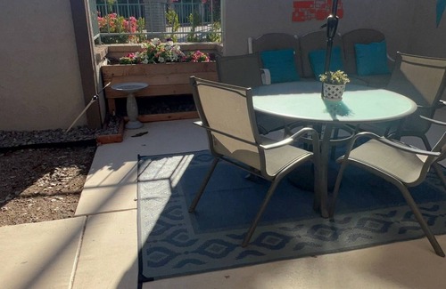 Sunrise Vista Chino Condominio | Pools, Palms and Pickleball Paradise