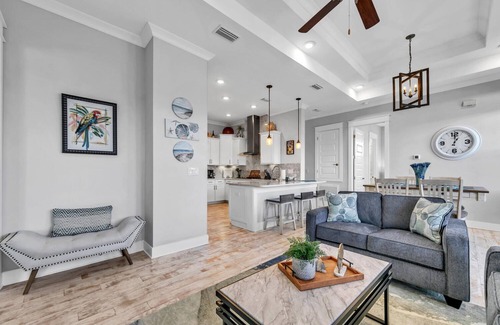 WaterSound Beach Casa | Pools! The Big Chill! Bikes! Charming 2-bedroom house in Prominence! Sleeps 6!