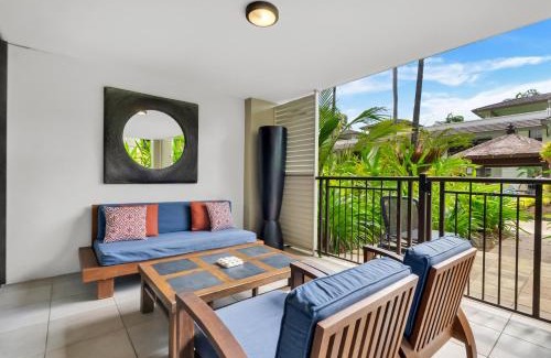 Port Douglas Apartamento | Poolside at Temple Resort - A Lush Tropical Escape
