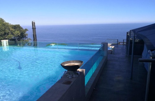 Robbehoek Otro | Poolside cabanas at Tsitsikamma on Sea