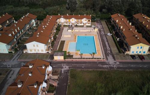 Rosapineta Apartamento | Poolside escape in Rosolina-Beahost