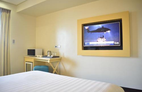 Yapak Apartamento | Poolside Escape Near Boracay's Iconic Keyhole