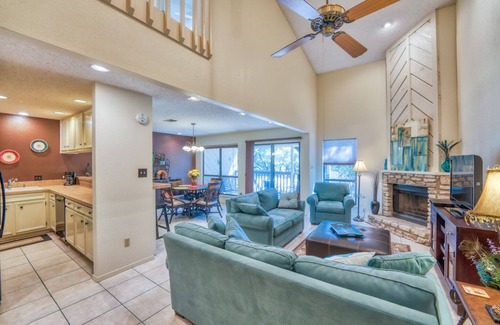 Horseshoe Bay Casa | Poolside Escape Town house