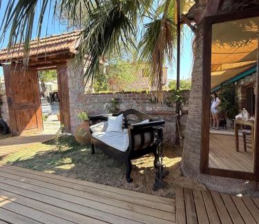 Ayvalik Apartamento | Poolside Family Stone Studio and Breakfast Included