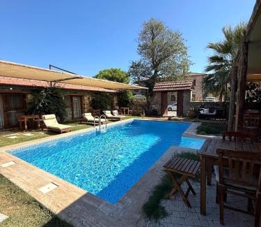 Ayvalik Apartamento | Poolside Family Stone Studio and Breakfast Included