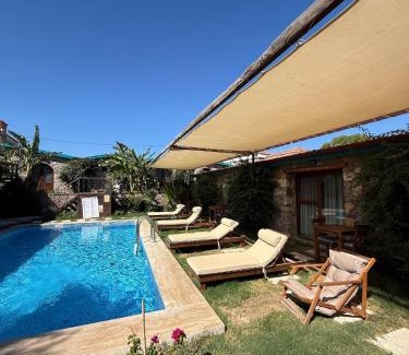 Ayvalik Apartamento | Poolside Family Stone Studio and Breakfast Included
