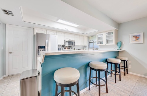 Lakewood Park Casa | Poolside Golf Paradise: 2 King Bdrms: Beaches 15 Min: Game room: Tee, Sun & Fun