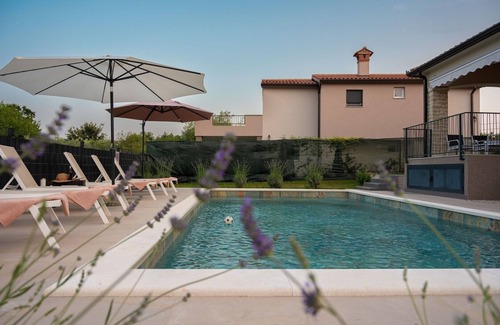 Paradiz Casa | Poolside Holiday House