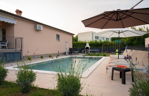 Paradiz Casa | Poolside Holiday House