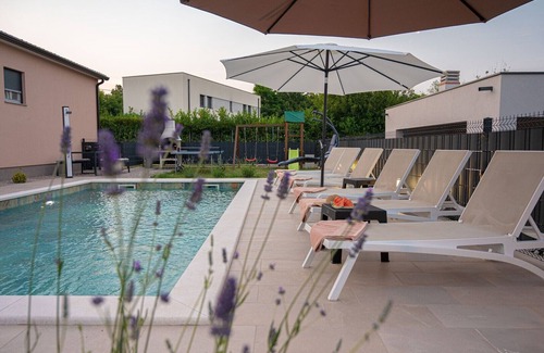 Paradiz Casa | Poolside Holiday House