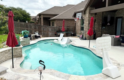 San Antonio Casa | Poolside Home in delightful San Antonio