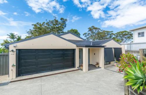Vincentia Casa | Poolside Oasis by Experience Jervis Bay