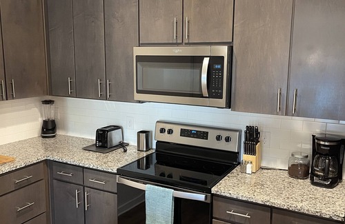Deerwood Apartamento | Poolside Oasis for All with Endless Amenities
